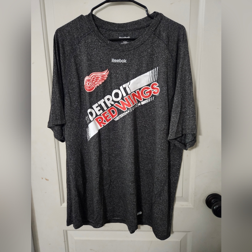 Reebok Detroit Red Wings shirt